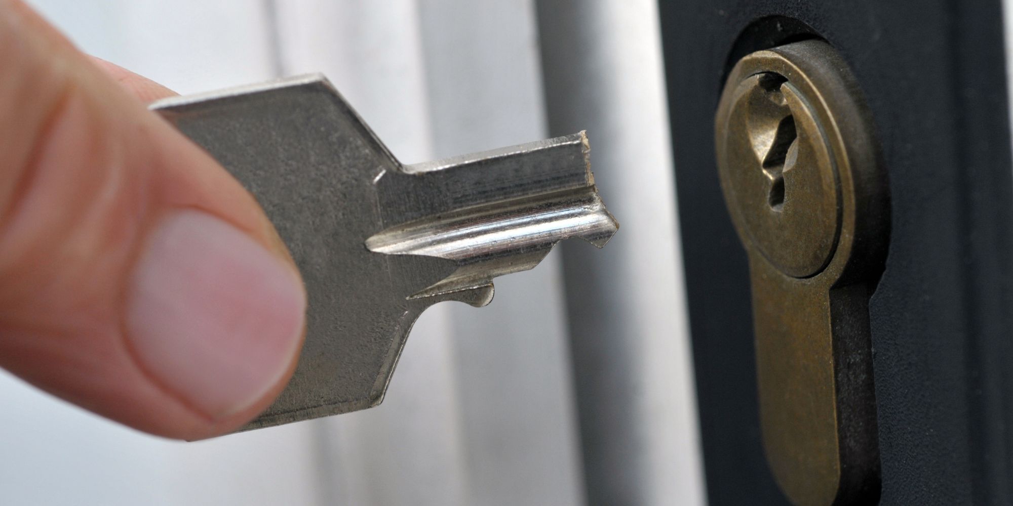 Réparation d'une serrure cassée ou bloquée